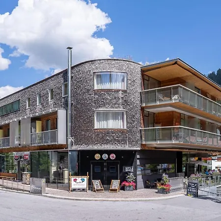 Quality Hosts Arlberg - Anton Hotel